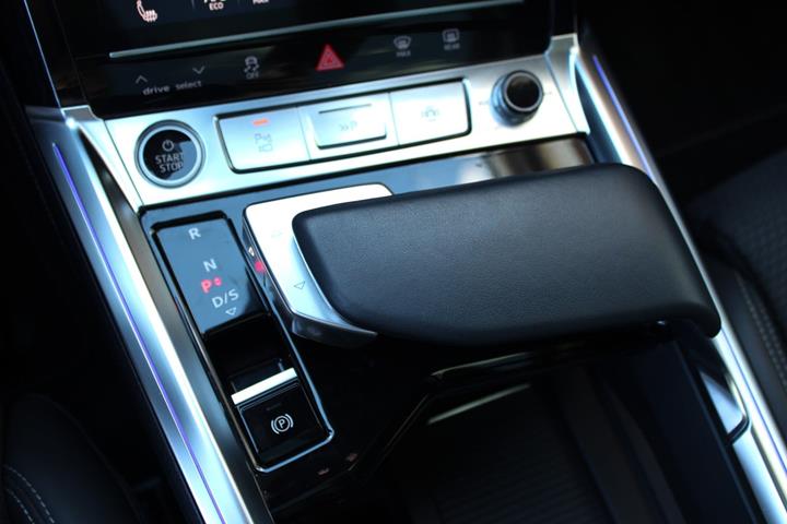 Sort Audi Q8 e-tron fra 2024