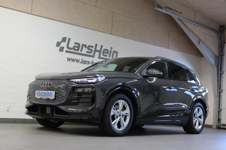 Sort Audi Q6 e-tron fra 2025