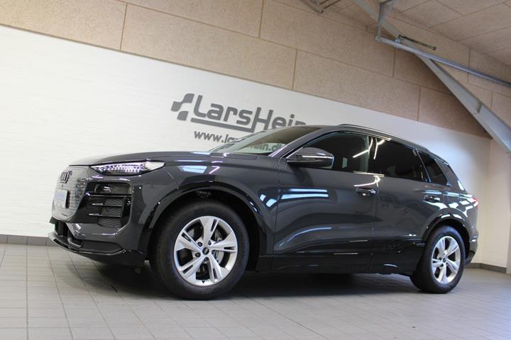 Sort Audi Q6 e-tron fra 2025