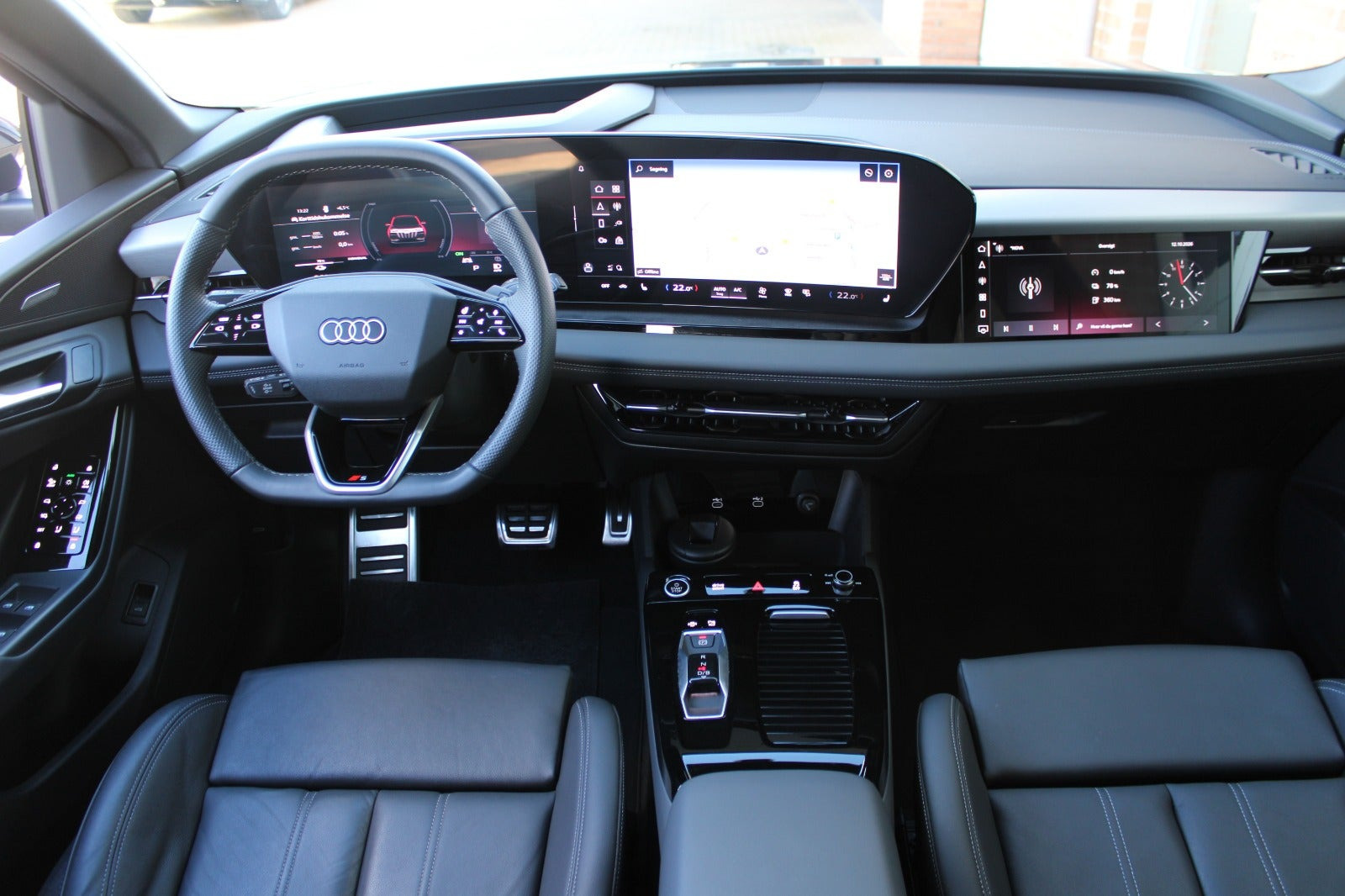 Sort Audi Q6 e-tron fra 2025