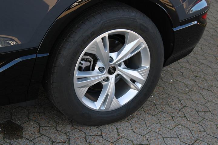 Sort Audi Q6 e-tron fra 2025