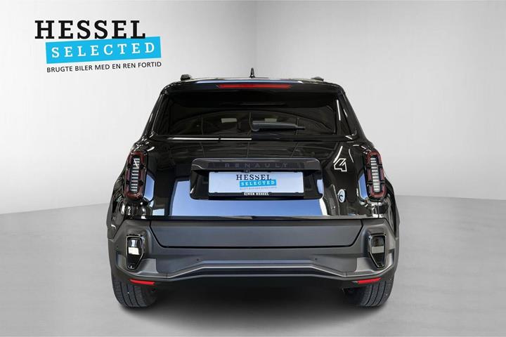 Sort Renault 4 E-Tech fra 2026 set udefra