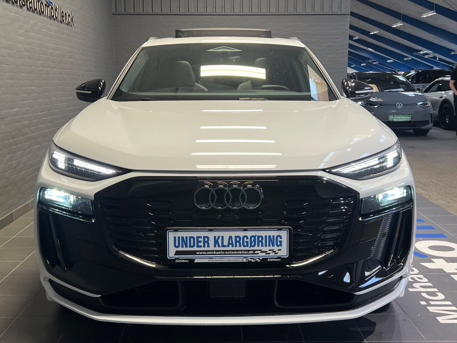 Hvid Audi Q6 e-tron fra 2024