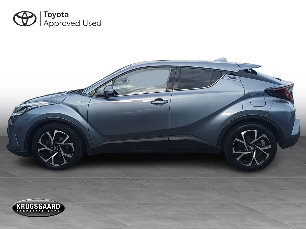 Grå Toyota C-HR fra 2021
