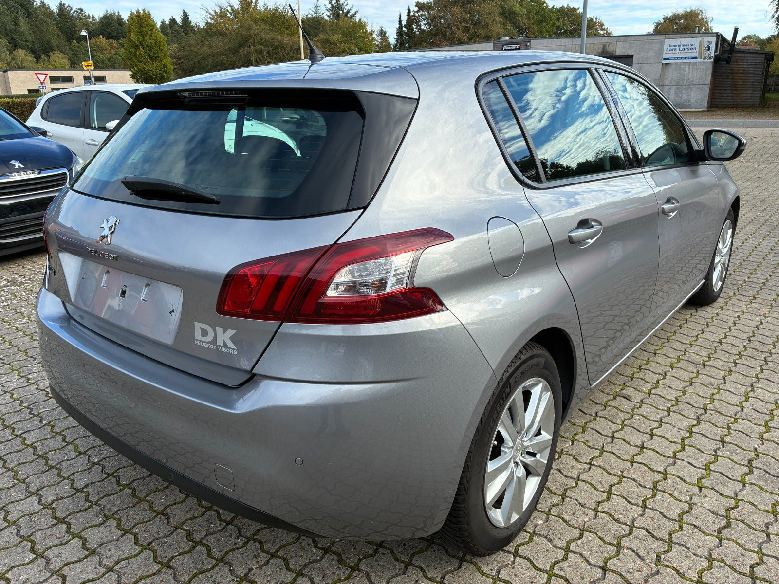 Grå Peugeot 308 fra 2013