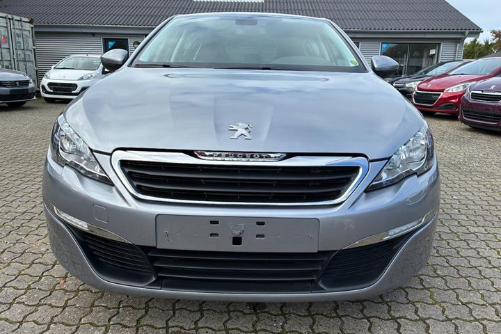 Grå Peugeot 308 fra 2013
