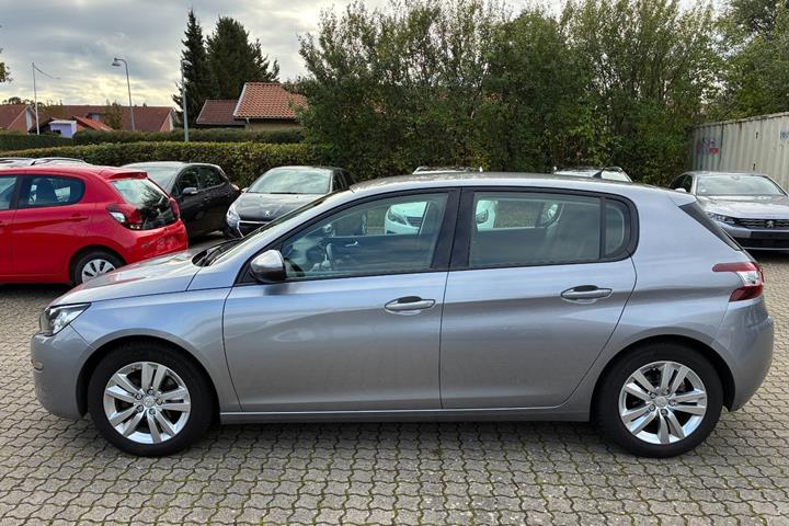 Grå Peugeot 308 fra 2013