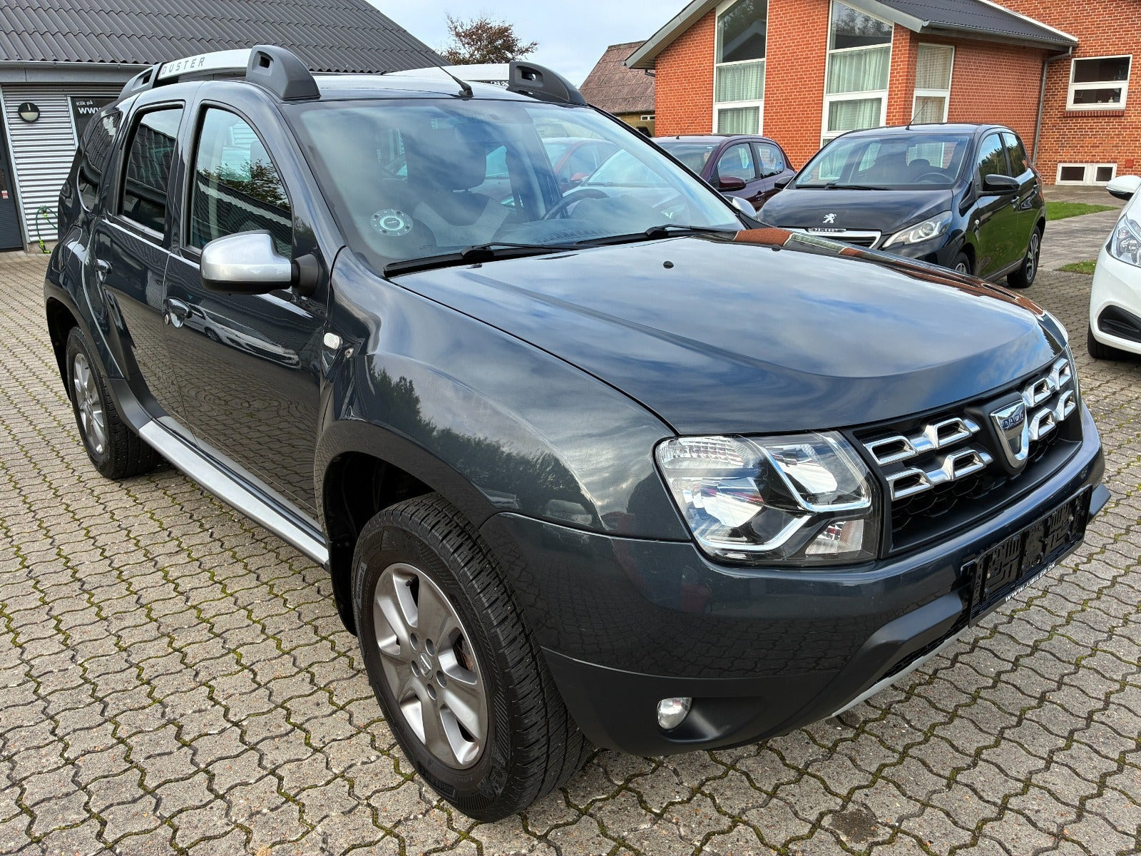 Grå Dacia Duster fra 2015