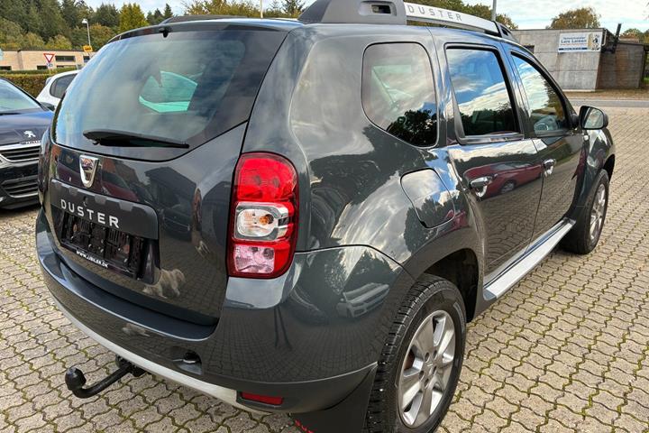 Grå Dacia Duster fra 2015