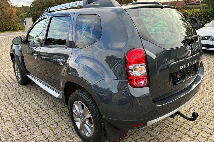 Grå Dacia Duster fra 2015