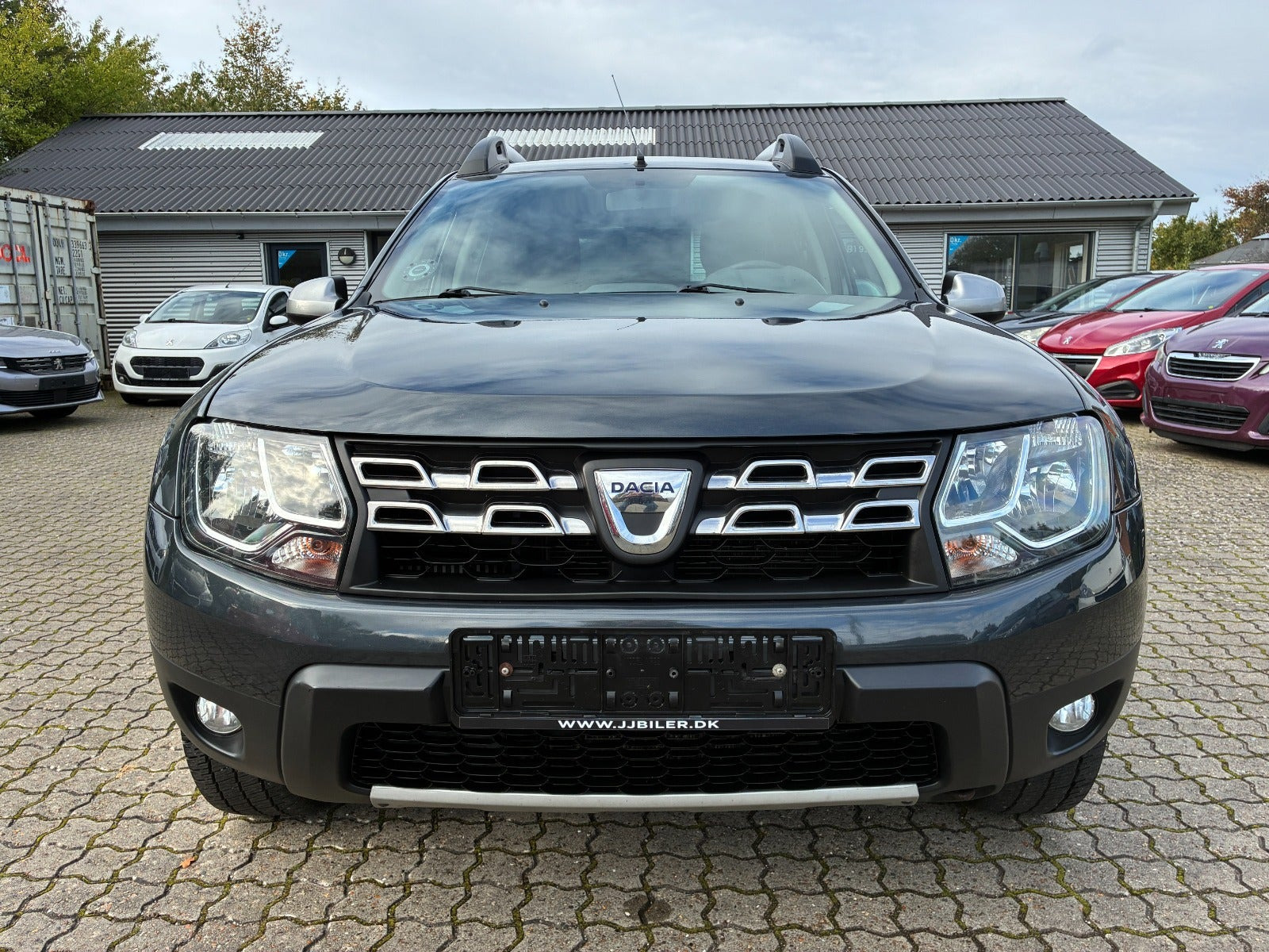 Grå Dacia Duster fra 2015