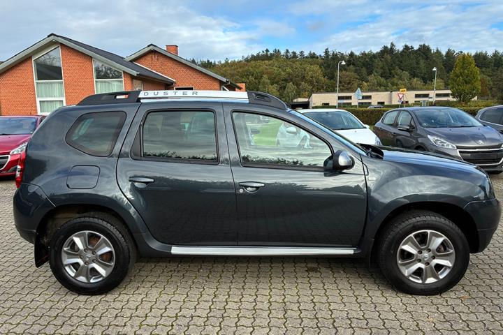 Grå Dacia Duster fra 2015