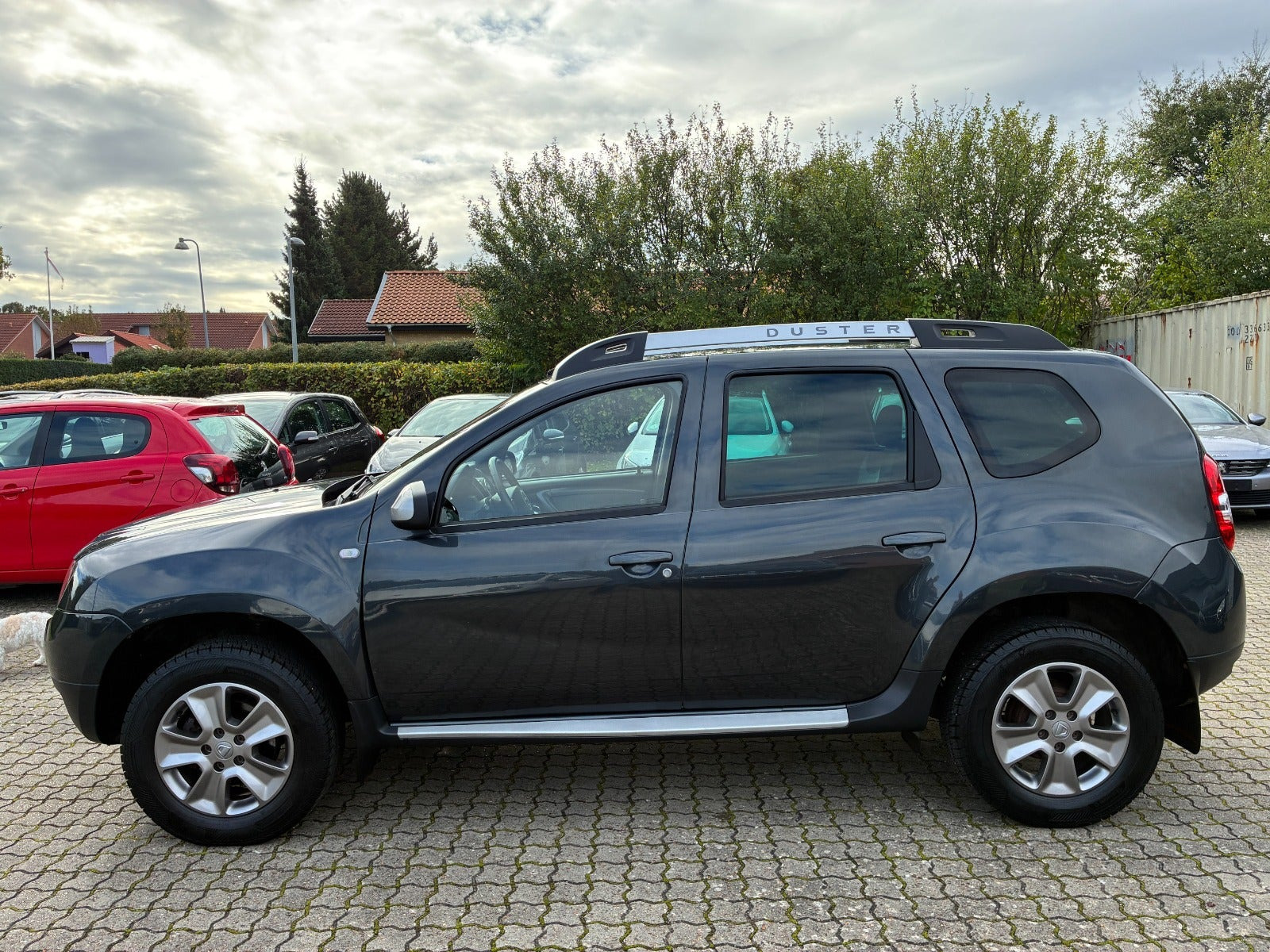 Grå Dacia Duster fra 2015