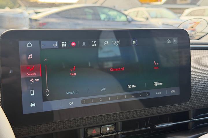 Grå Fiat 500e fra 2023