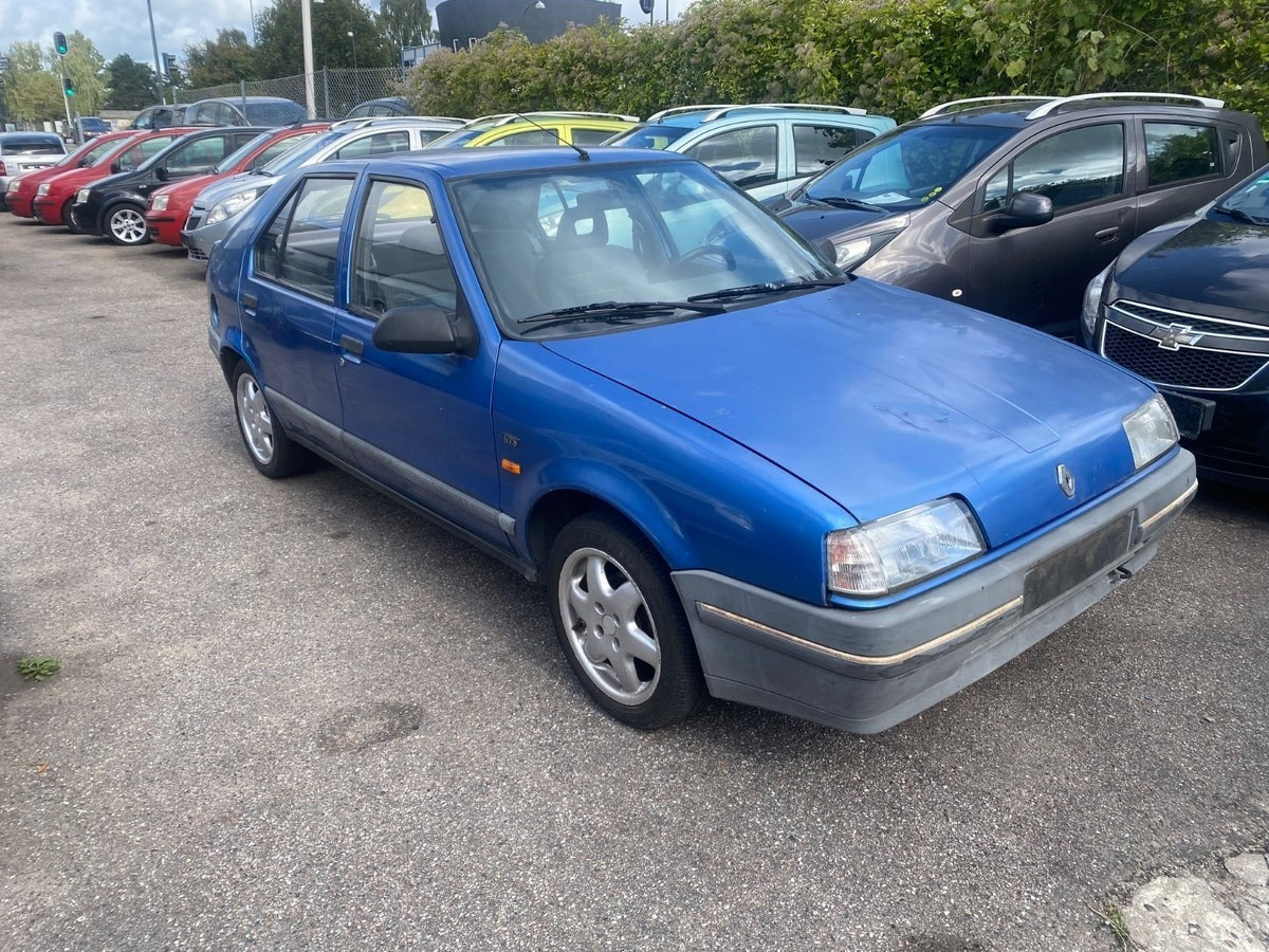 undefined Renault 19 fra 1989 set udefra
