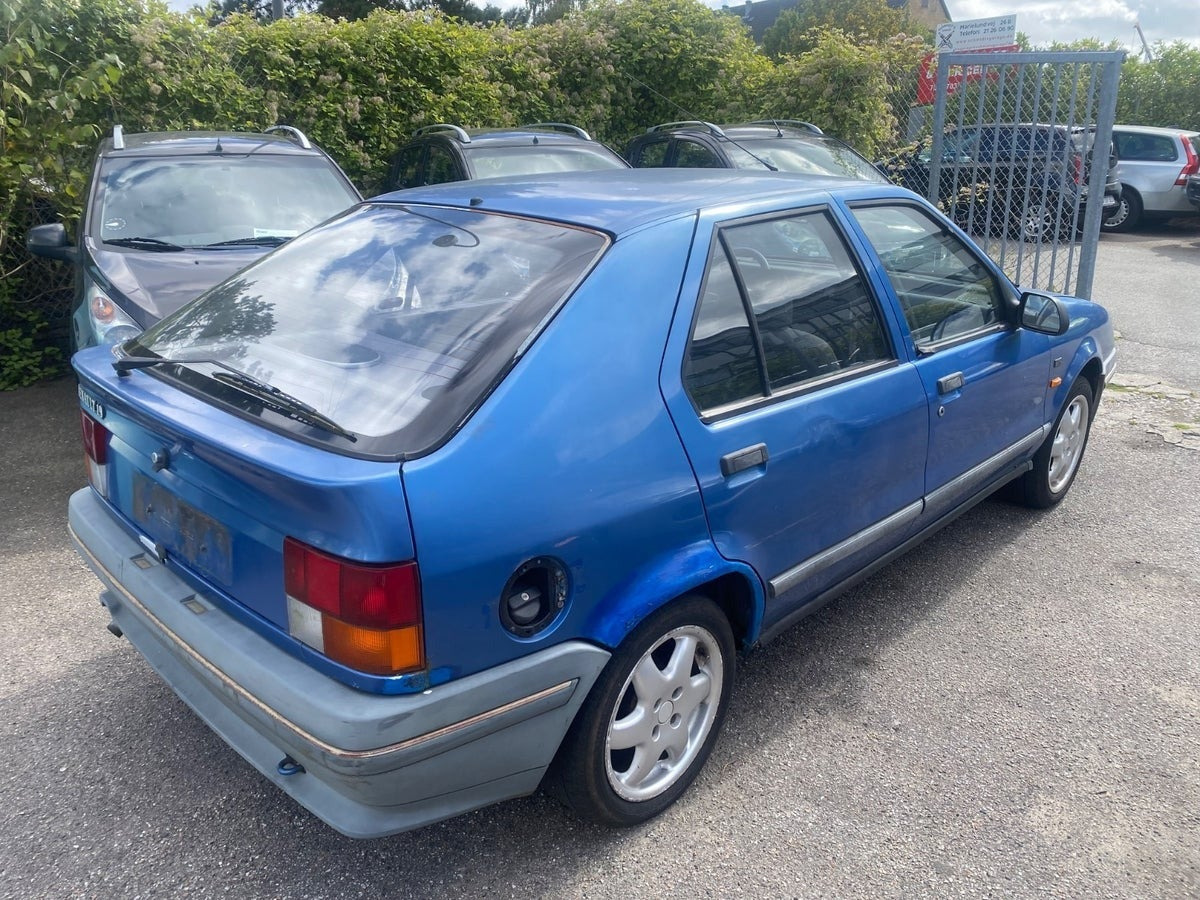 undefined Renault 19 fra 1989 set udefra
