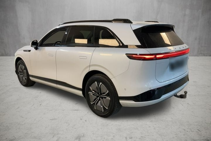 Hvid Xpeng G9 fra 2023