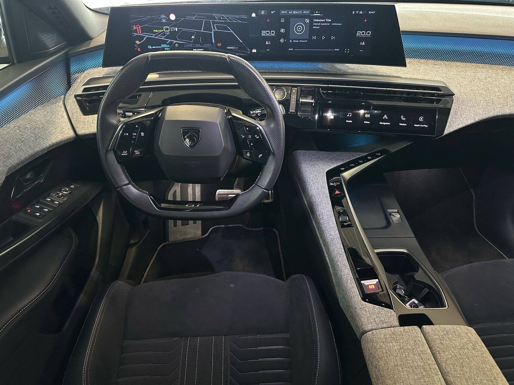 Grå Peugeot e-3008 fra 2024