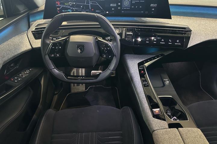 Grå Peugeot e-3008 fra 2024