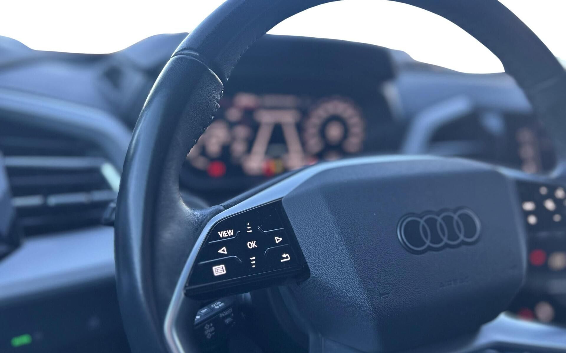 Sølv Audi Q4 fra 2023