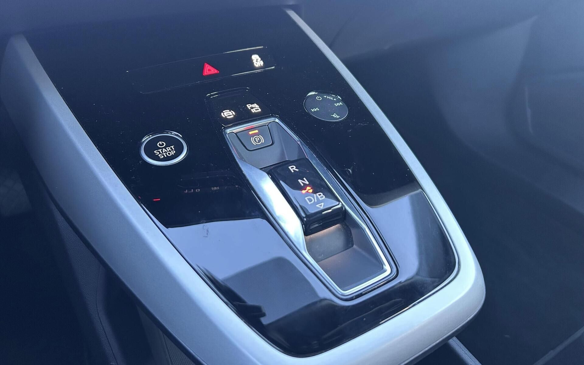 Sølv Audi Q4 fra 2023