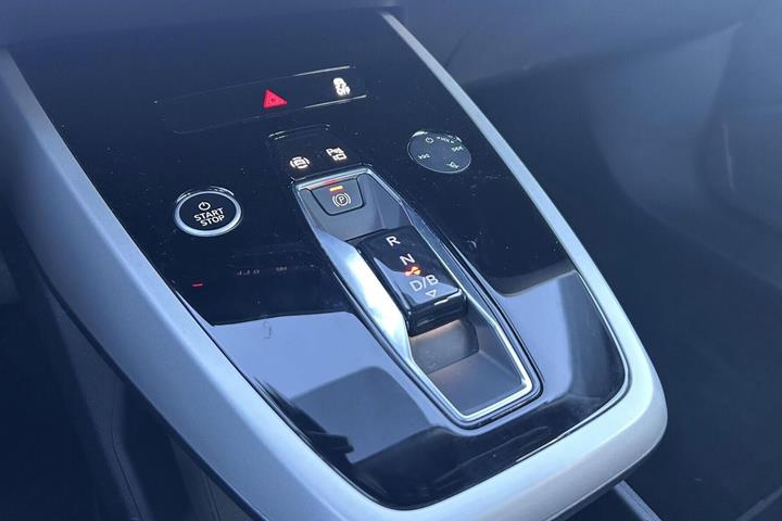 Sølv Audi Q4 fra 2023
