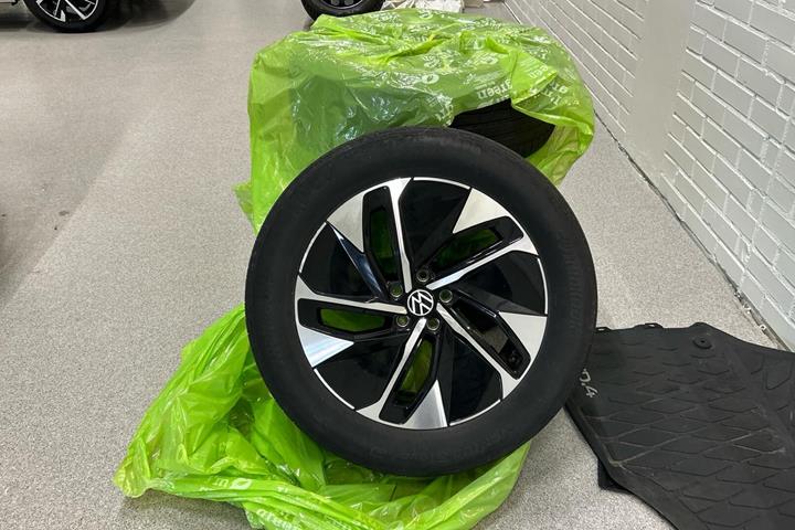 Grå VW ID.4 fra 2022