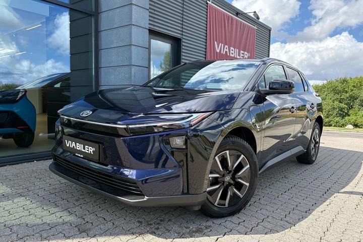Blå Toyota BZ4X fra 2026