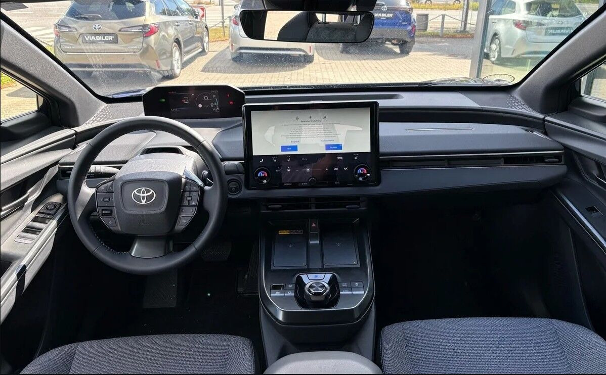 Blå Toyota BZ4X fra 2026