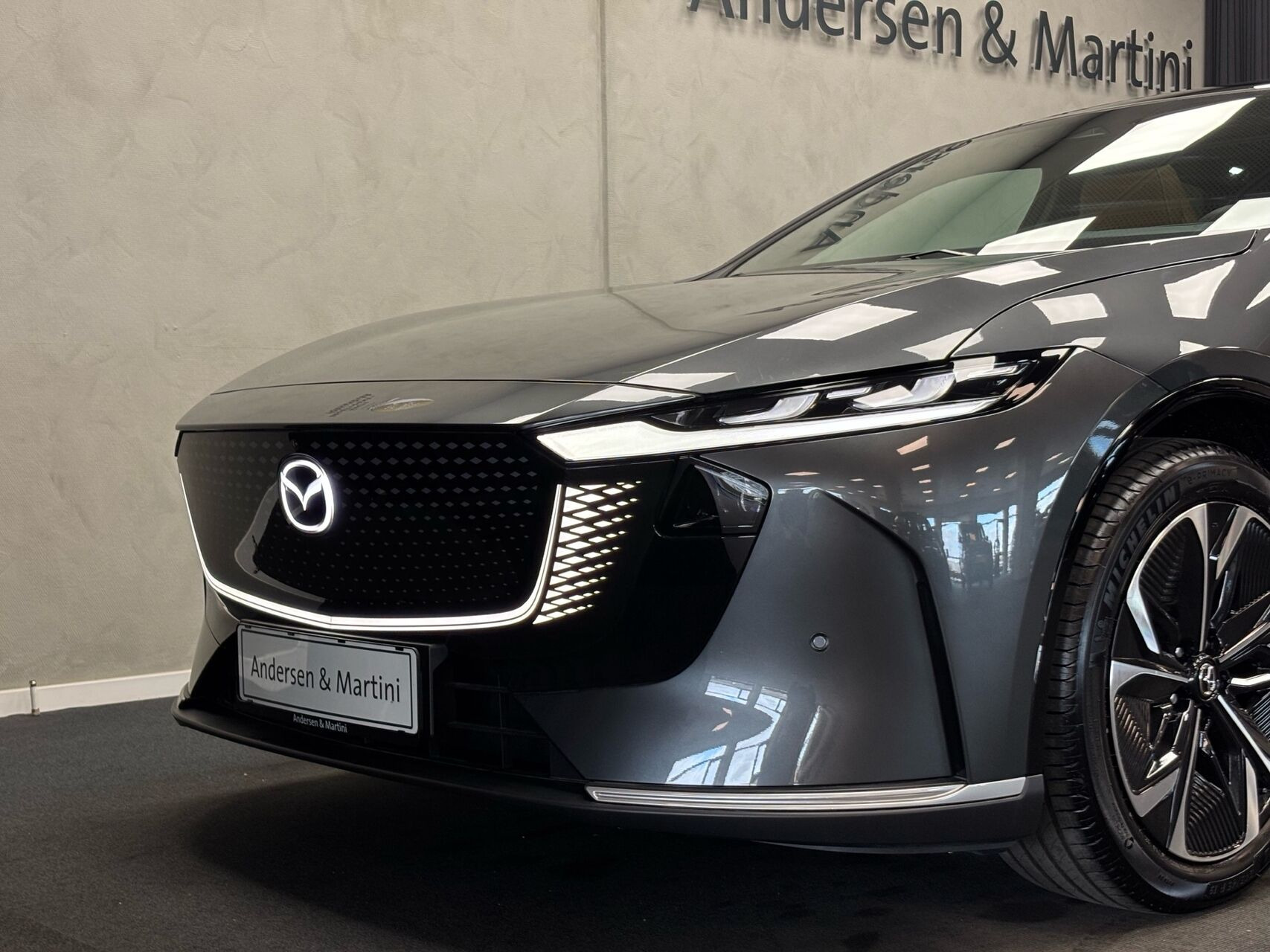 Grå Mazda 6e fra 2026