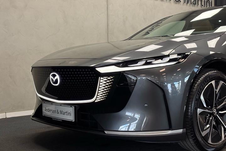 Grå Mazda 6e fra 2026