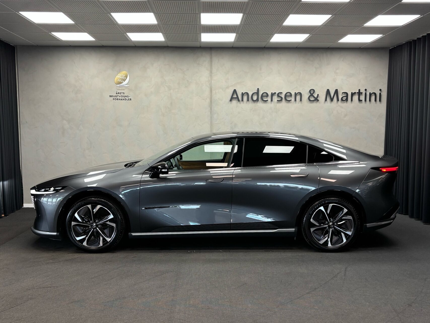 Grå Mazda 6e fra 2026