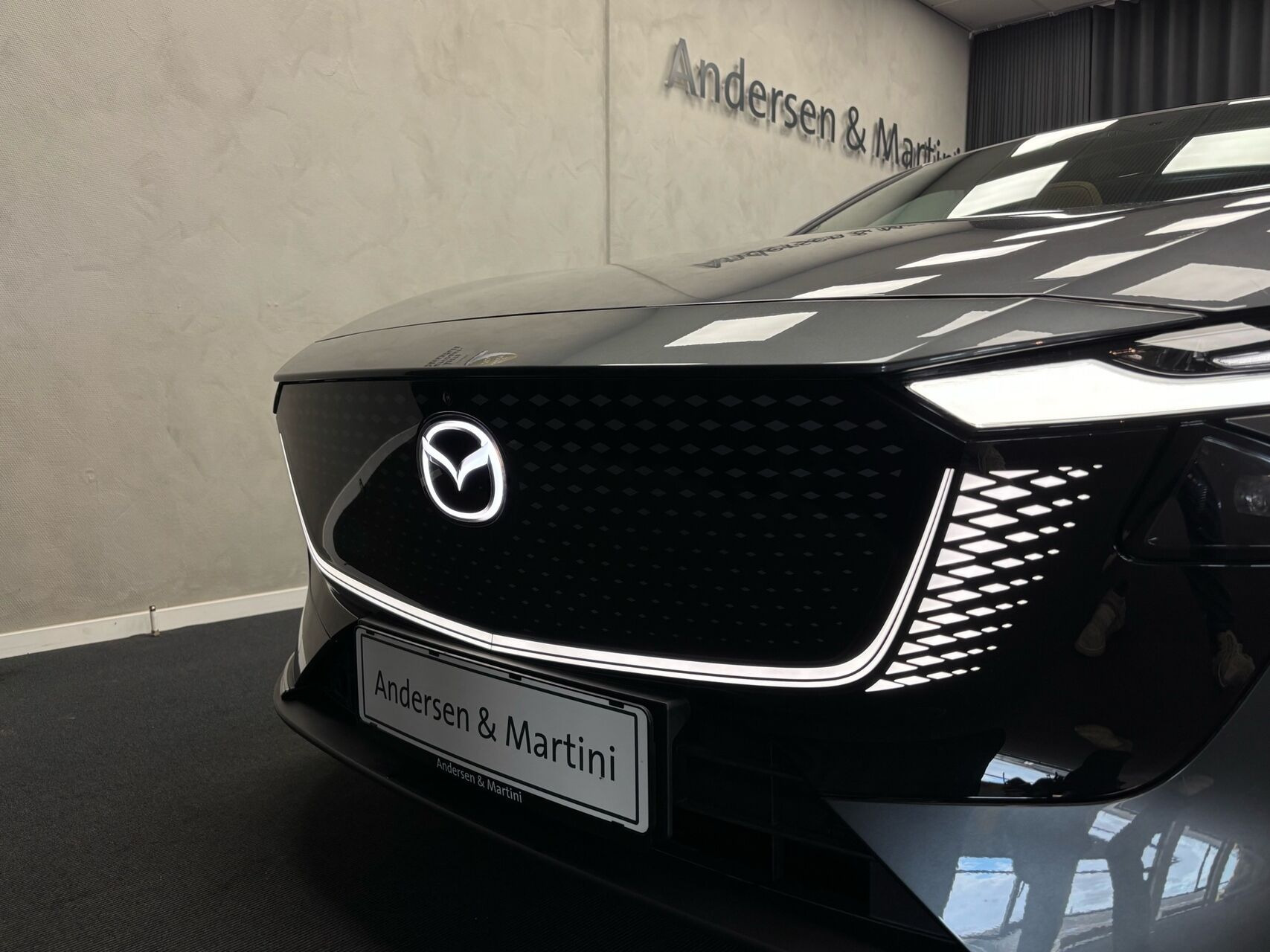 Grå Mazda 6e fra 2026