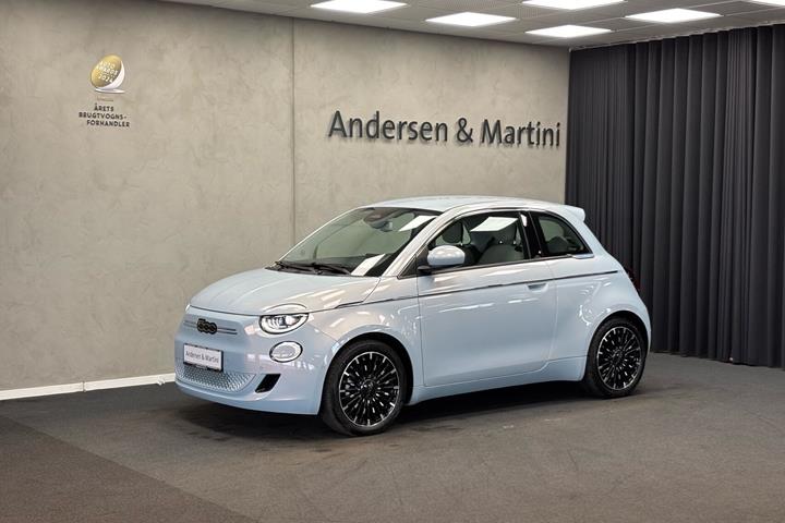 Blå Fiat 500e fra 2023