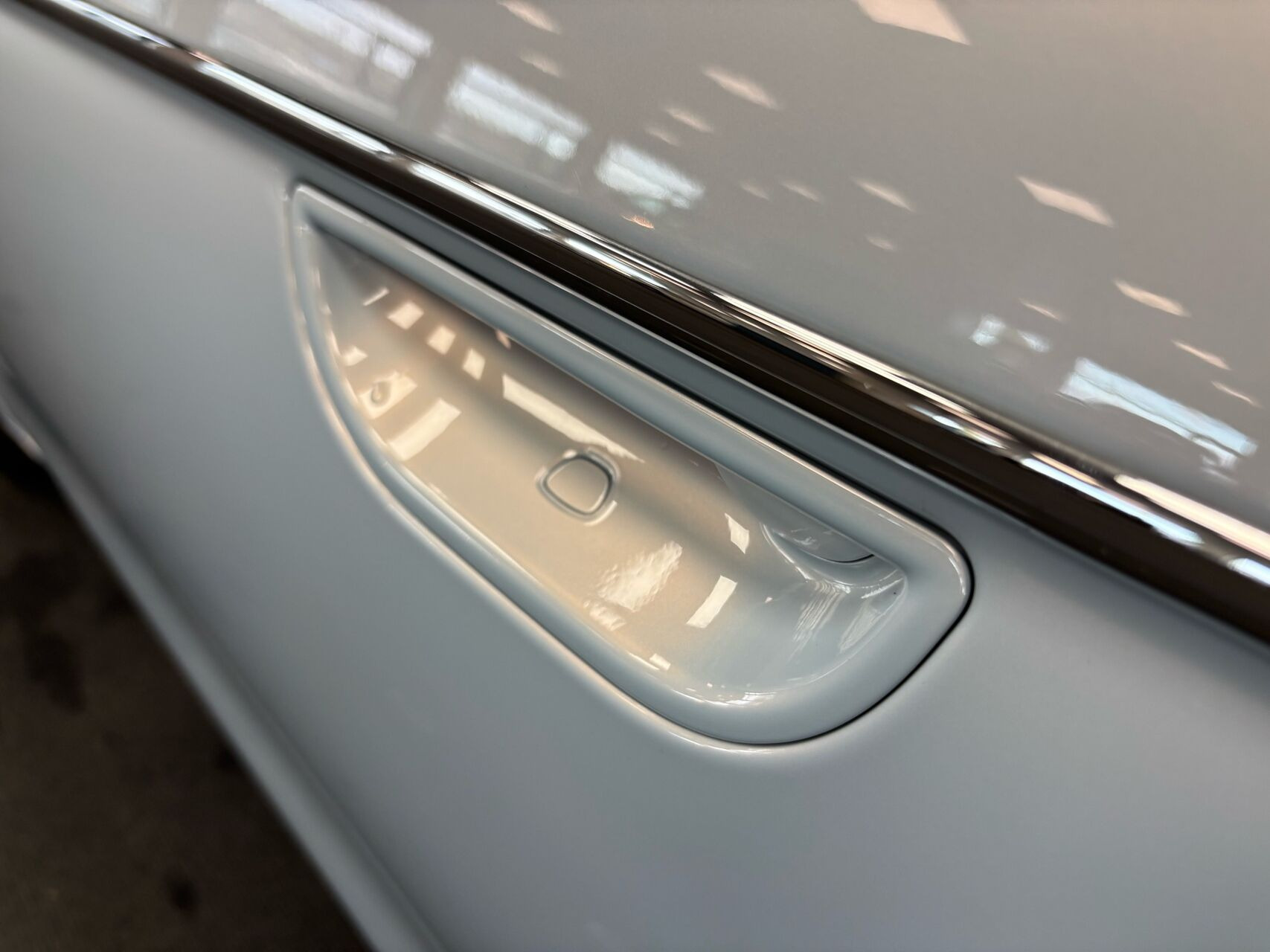 Blå Fiat 500e fra 2023