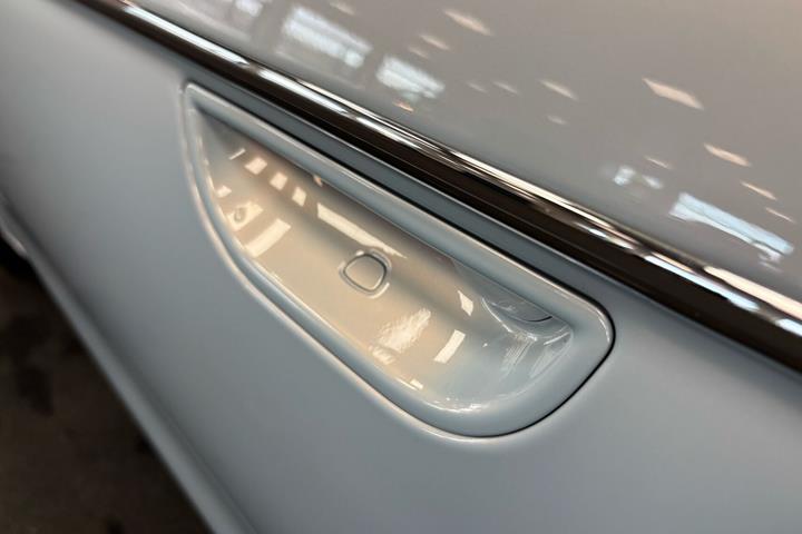 Blå Fiat 500e fra 2023