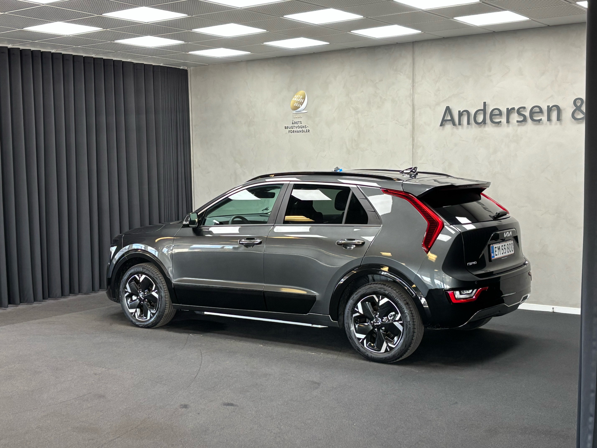 Grå Kia Niro EV fra 2025
