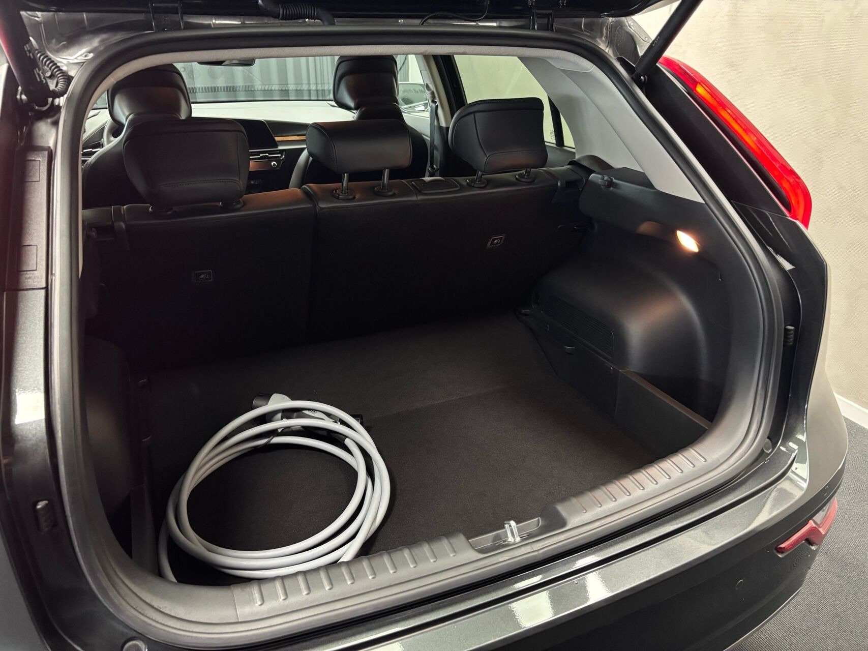Grå Kia Niro EV fra 2025