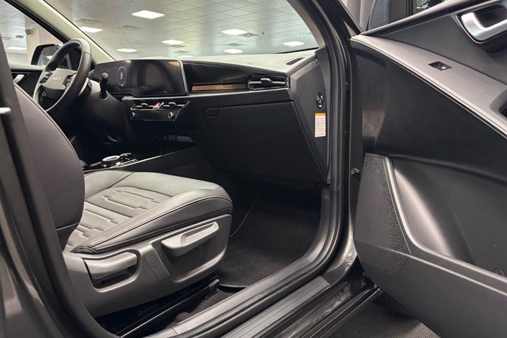 Grå Kia Niro EV fra 2025