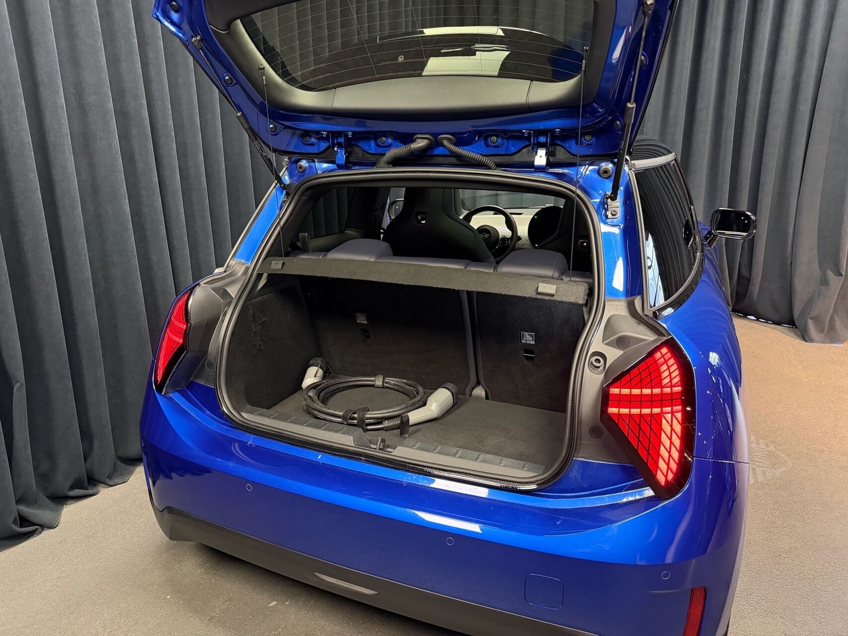 Blå Mini Cooper fra 2024