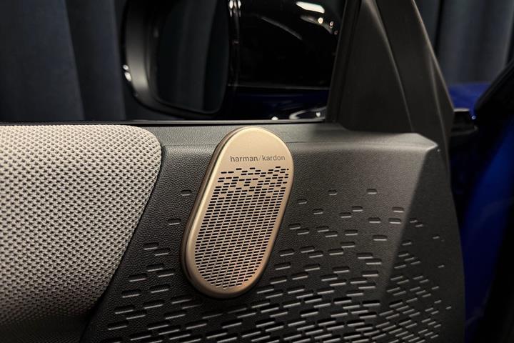 Blå Mini Cooper fra 2024
