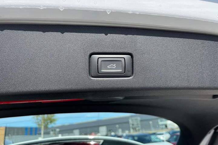 Hvid Audi Q4 fra 2026