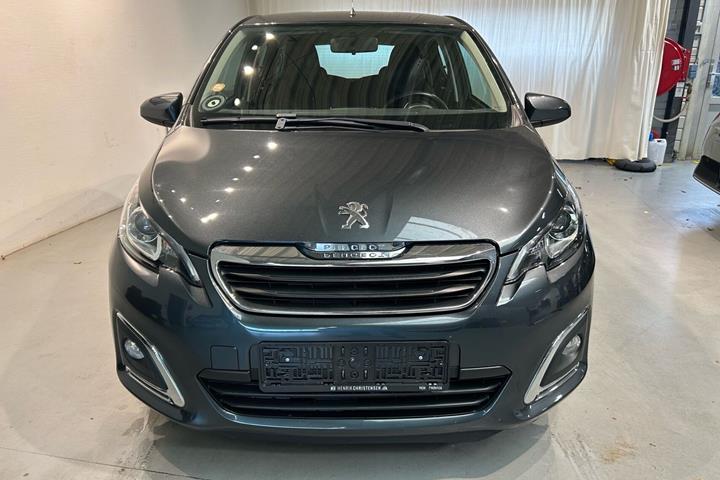Grå Peugeot 108 fra 2020