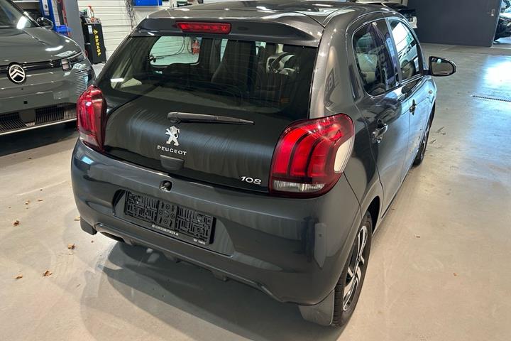 Grå Peugeot 108 fra 2020