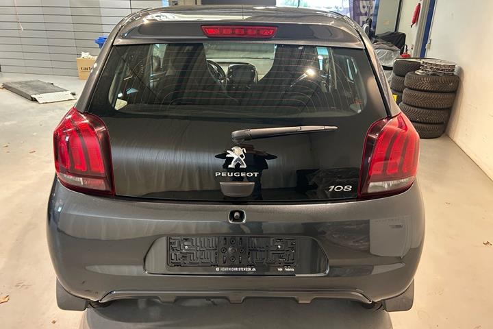 Grå Peugeot 108 fra 2020