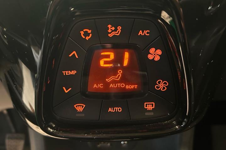Grå Peugeot 108 fra 2020