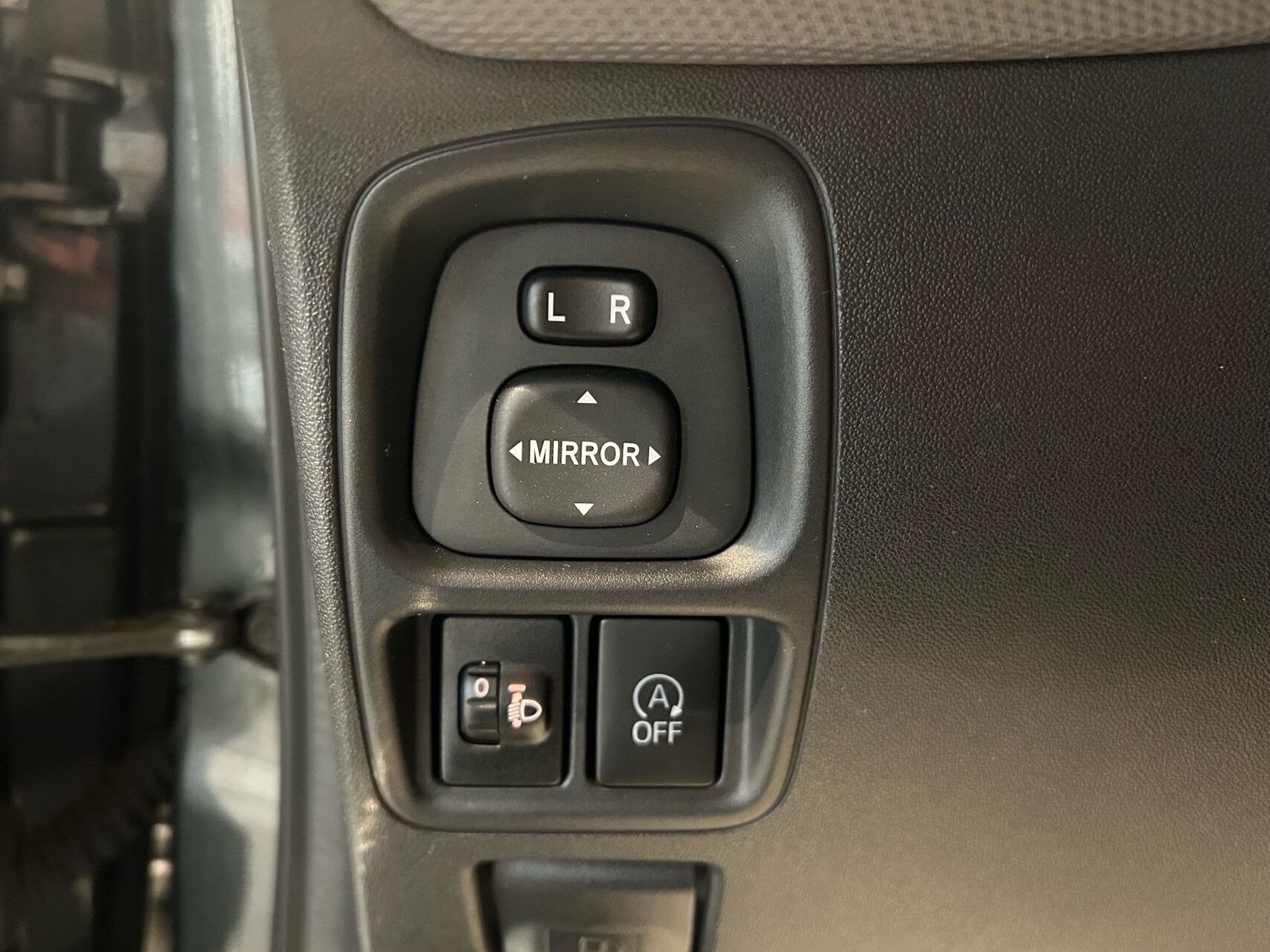 Grå Peugeot 108 fra 2020