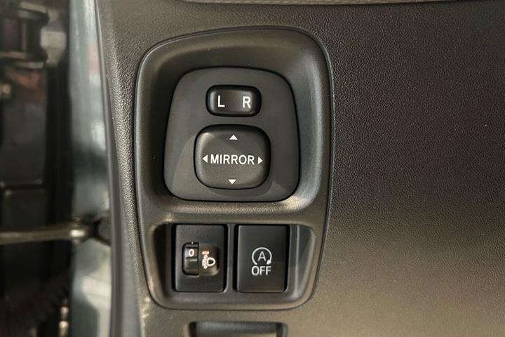 Grå Peugeot 108 fra 2020
