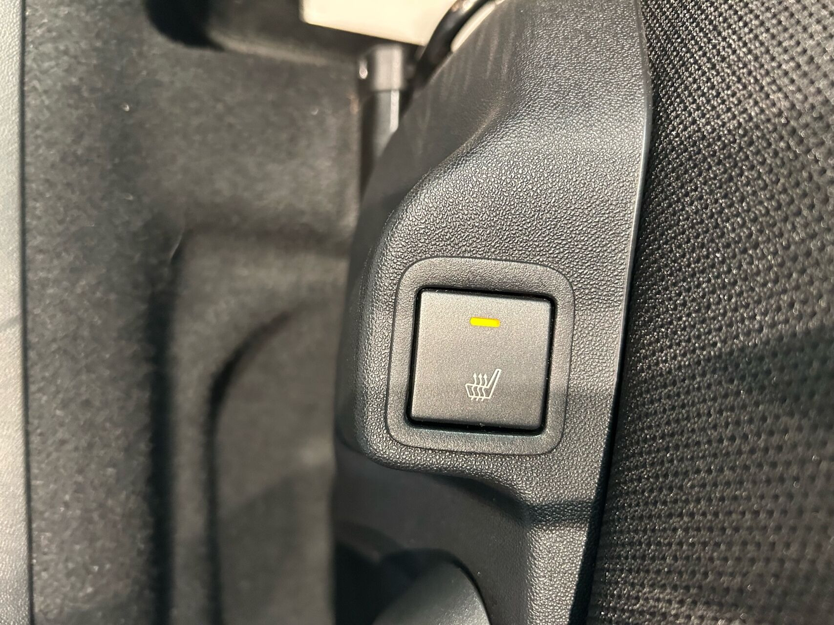 Grå Peugeot 108 fra 2020