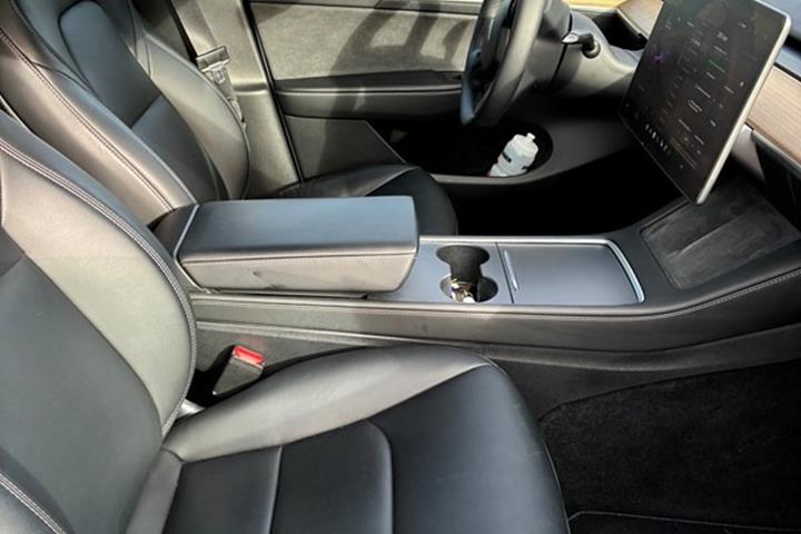 undefined Tesla Model Y fra 2023